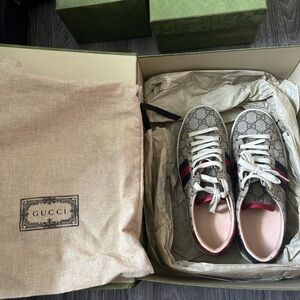 Gucci GG supreme women’s 7